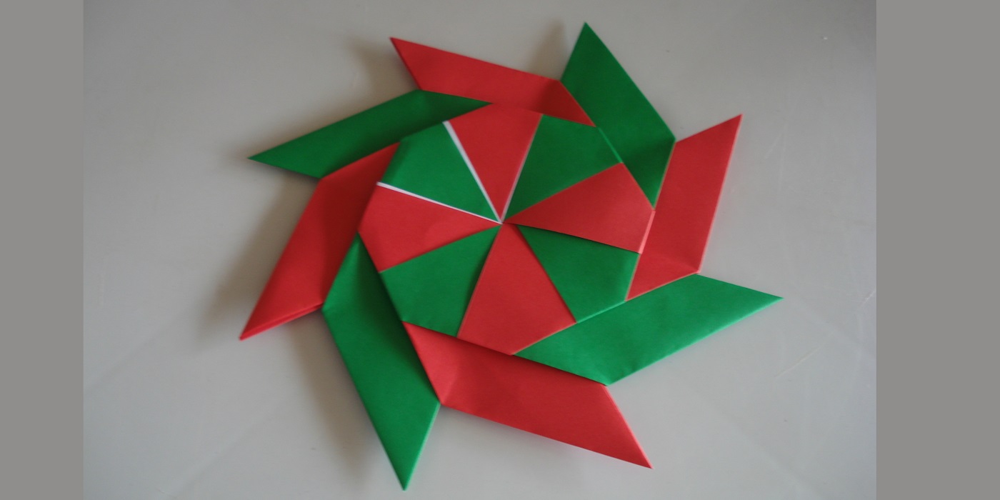 Estrela em guirlanda de origami